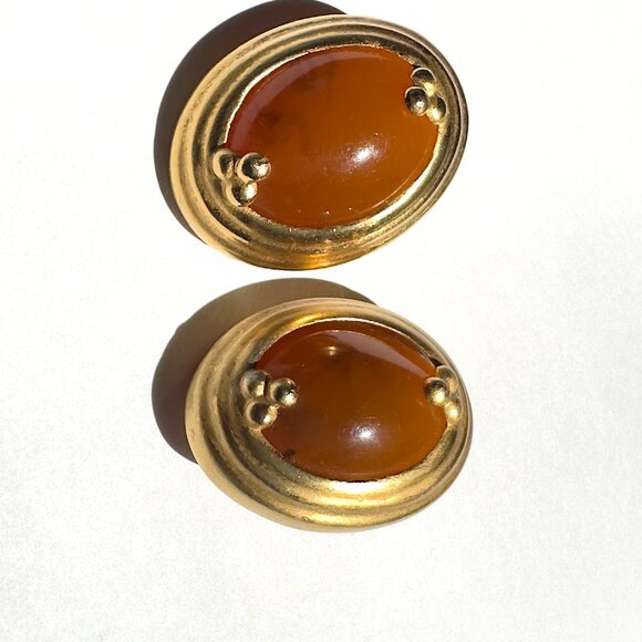 Vintage '80s Liz Claiborne Butterscotch Resin Bangle & Clip-on Earrings — EUC - Picture 3 of 11